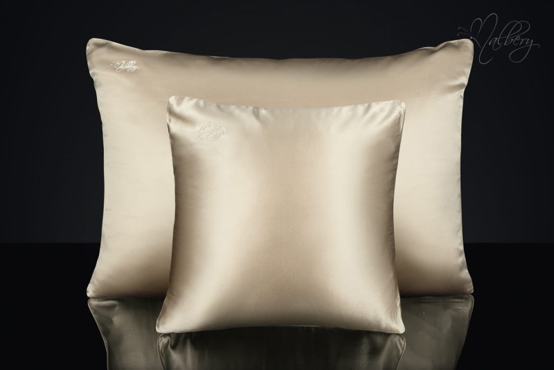 Malbery Jedwabna Poszewka 40/40 na Poduszkę - wzór: Light Caramel