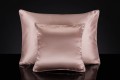 Malbery Jedwabna Poszewka 40/60 na Poduszkę - wzór: Powdery Pink - Zdjęcie 1